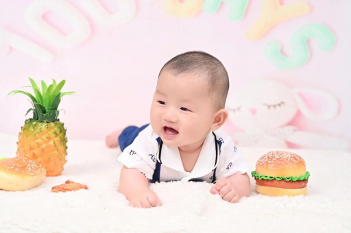 中国香港两岁宝宝晚上哭